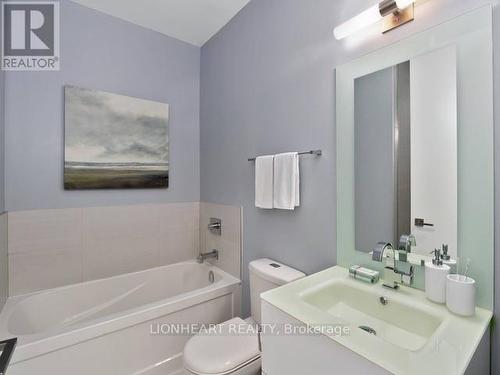 605 - 111 St Clair Avenue W, Toronto, ON - Indoor Photo Showing Bathroom