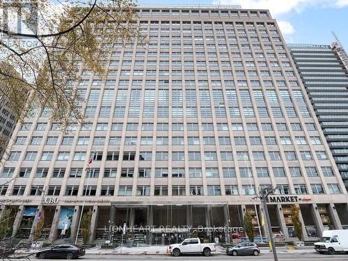 605 - 111 St Clair Avenue W, Toronto, ON - Outdoor With Facade