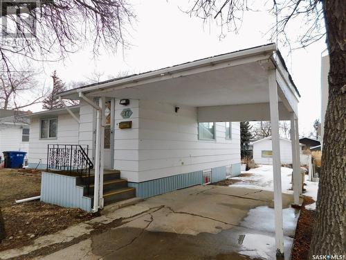 517 3Rd Avenue E, Assiniboia, SK - Outdoor With Exterior