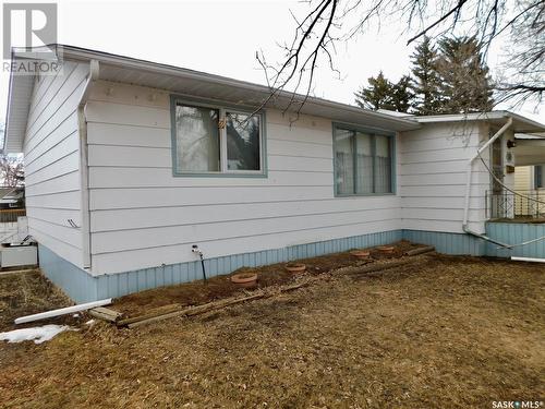 517 3Rd Avenue E, Assiniboia, SK - Outdoor With Exterior