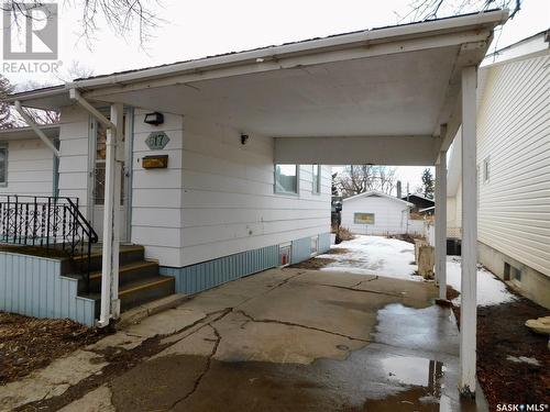 517 3Rd Avenue E, Assiniboia, SK - Outdoor With Exterior