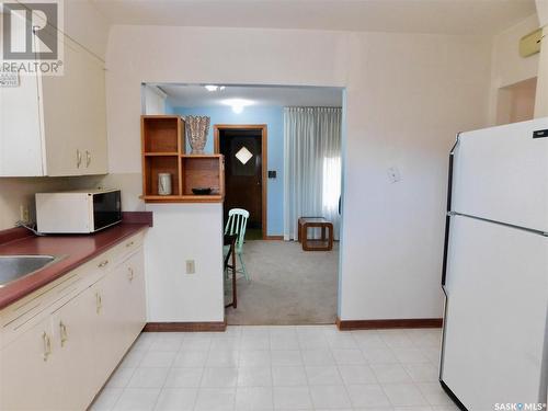 517 3Rd Avenue E, Assiniboia, SK - Indoor Photo Showing Kitchen
