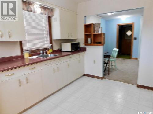 517 3Rd Avenue E, Assiniboia, SK - Indoor Photo Showing Kitchen