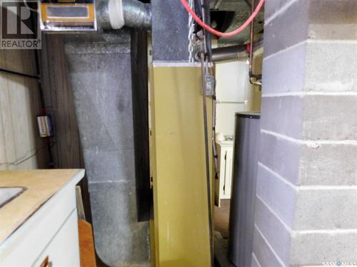 517 3Rd Avenue E, Assiniboia, SK - Indoor