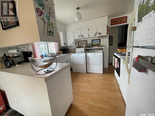 1001 2Nd Street W, Kindersley, SK - Indoor