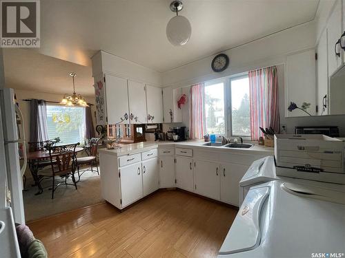 1001 2Nd Street W, Kindersley, SK - Indoor Photo Showing Kitchen With Double Sink
