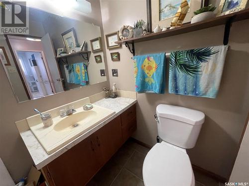 1001 2Nd Street W, Kindersley, SK - Indoor Photo Showing Bathroom