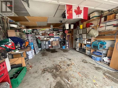 1001 2Nd Street W, Kindersley, SK - Indoor Photo Showing Garage