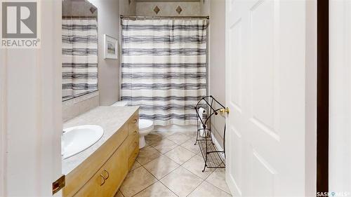 801 13Th Avenue E, Kindersley, SK - Indoor Photo Showing Bathroom