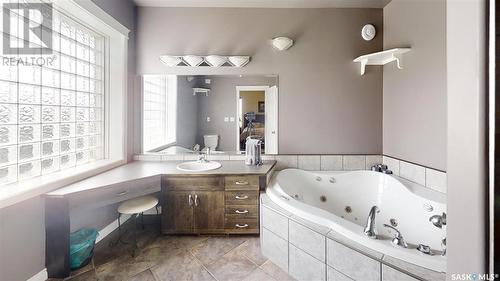 801 13Th Avenue E, Kindersley, SK - Indoor Photo Showing Bathroom