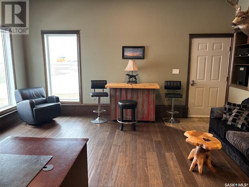 801 13Th Avenue E, Kindersley, SK - Indoor Photo Showing Living Room