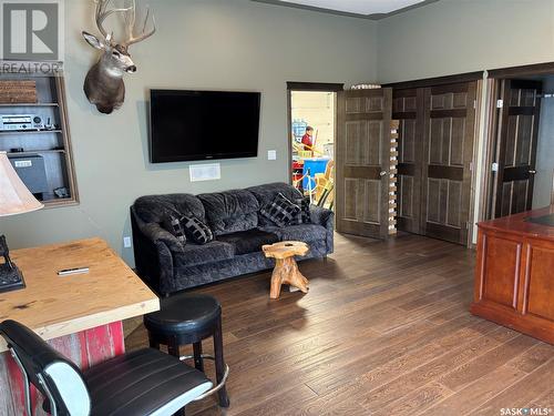 801 13Th Avenue E, Kindersley, SK - Indoor Photo Showing Living Room