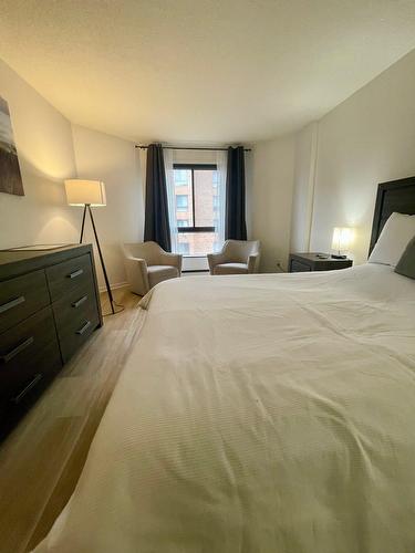 Primary bedroom - 404-525 Rue Lucien-L'Allier, Montréal (Ville-Marie), QC - Indoor Photo Showing Bedroom