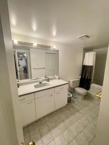 Bathroom - 404-525 Rue Lucien-L'Allier, Montréal (Ville-Marie), QC - Indoor Photo Showing Bathroom