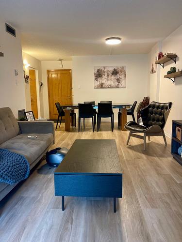 Living room - 404-525 Rue Lucien-L'Allier, Montréal (Ville-Marie), QC - Indoor Photo Showing Living Room