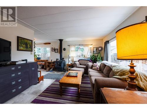 3118 Slocan Park Road, Slocan Park, BC - Indoor Photo Showing Living Room