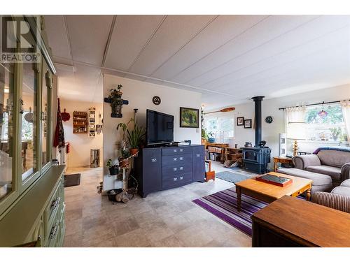 3118 Slocan Park Road, Slocan Park, BC - Indoor Photo Showing Living Room