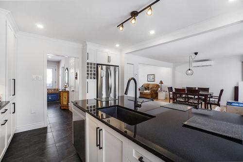 Cuisine - 18 Rue Marie-Antoinette, Blainville, QC - Indoor Photo Showing Kitchen With Upgraded Kitchen