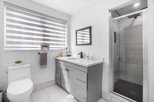 Salle à manger - 18 Rue Marie-Antoinette, Blainville, QC - Indoor Photo Showing Bathroom