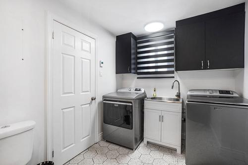 Salle d'eau - 18 Rue Marie-Antoinette, Blainville, QC - Indoor Photo Showing Laundry Room