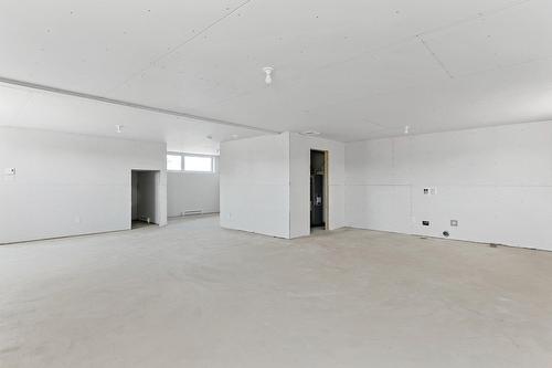 Sous-sol - 166 Rue Du Quai, Saint-Louis-De-Gonzague, QC - Indoor Photo Showing Other Room