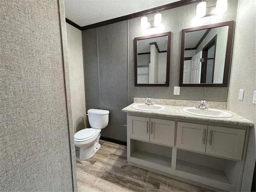 Ensuite ( off Primary) - E10 1545 Main Street E, Swan River, MB - Indoor Photo Showing Bathroom