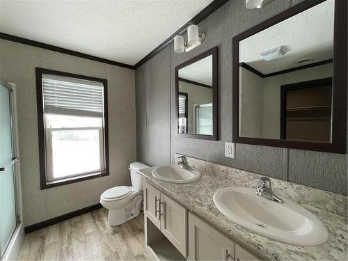 Ensuite ( double sink) - E10 1545 Main Street E, Swan River, MB - Indoor Photo Showing Bathroom
