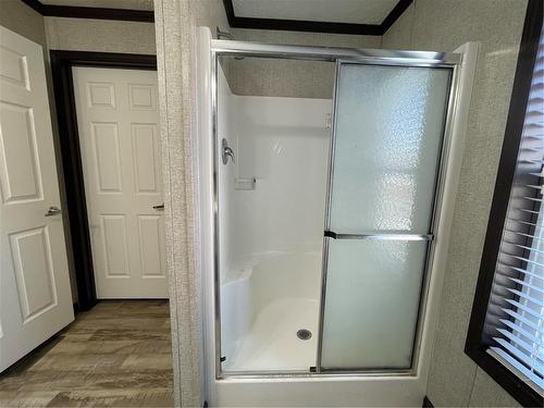 door to the left is the walk-in- closet - E10 1545 Main Street E, Swan River, MB - Indoor Photo Showing Bathroom