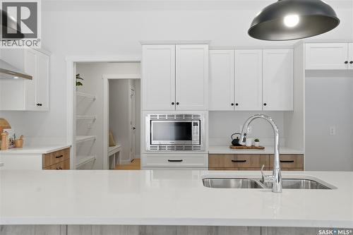 372 Leskiw Bend, Saskatoon, SK - Indoor Photo Showing Kitchen With Double Sink