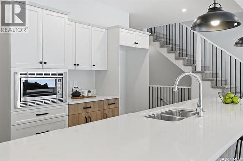 372 Leskiw Bend, Saskatoon, SK - Indoor Photo Showing Kitchen With Double Sink