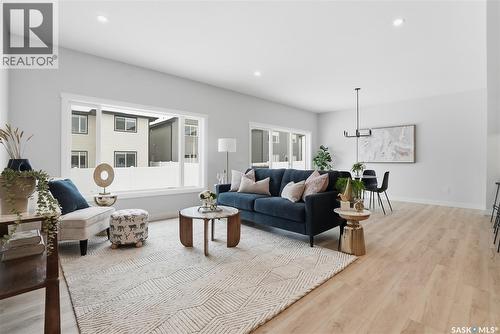 372 Leskiw Bend, Saskatoon, SK - Indoor Photo Showing Living Room