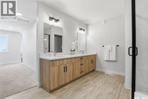 372 Leskiw Bend, Saskatoon, SK - Indoor Photo Showing Bathroom