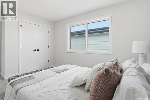 372 Leskiw Bend, Saskatoon, SK - Indoor Photo Showing Bedroom