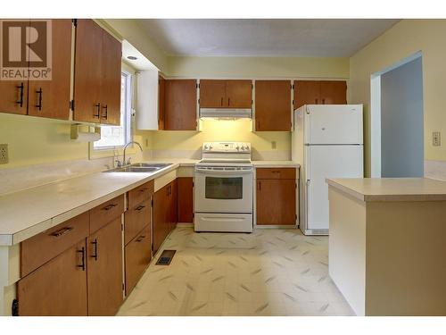 217 Mountview Drive, Williams Lake, BC - Indoor Photo Showing Kitchen With Double Sink
