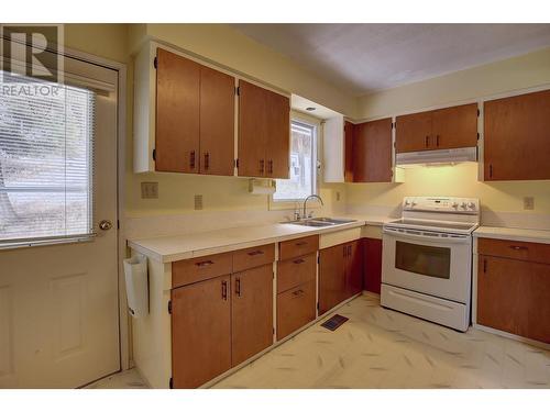 217 Mountview Drive, Williams Lake, BC - Indoor Photo Showing Kitchen With Double Sink