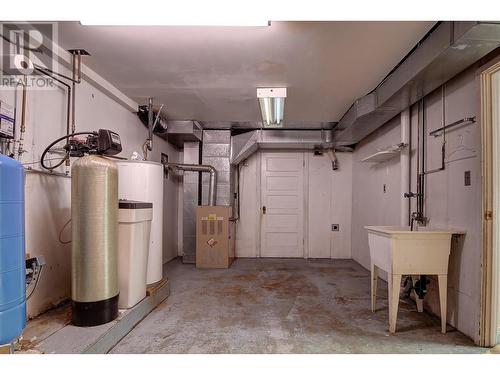 217 Mountview Drive, Williams Lake, BC - Indoor Photo Showing Garage