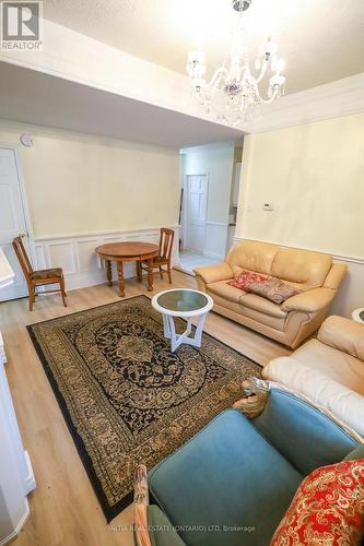 552 Adelaide Street N, London, ON - Indoor Photo Showing Living Room