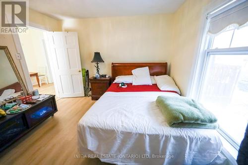 552 Adelaide Street N, London, ON - Indoor Photo Showing Bedroom