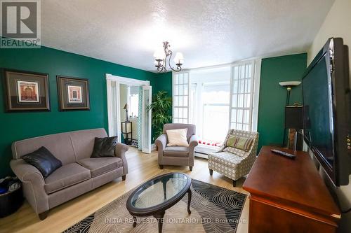 552 Adelaide Street N, London, ON - Indoor Photo Showing Living Room