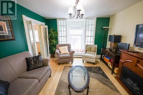 552 Adelaide Street N, London, ON - Indoor Photo Showing Living Room