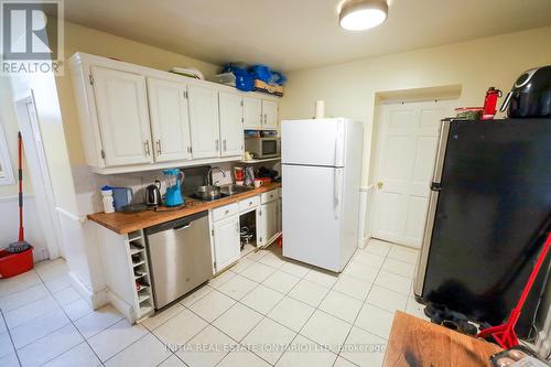 552 Adelaide Street N, London, ON - Indoor Photo Showing Kitchen With Double Sink