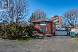 181 SWITZER AVENUE N  Ottawa, ON K1Z 7H8