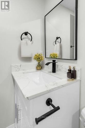 124 Church Street, Kitchener, ON - Indoor Photo Showing Bathroom