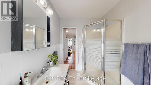 553 Quebec Street, London, ON - Indoor Photo Showing Bathroom