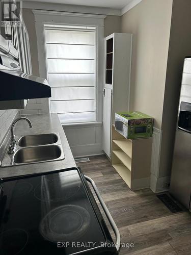 553 Quebec Street, London, ON - Indoor Photo Showing Kitchen With Double Sink