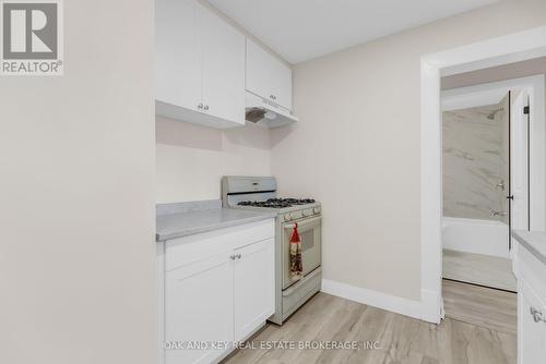 23 Carfrae Street, London, ON - Indoor Photo Showing Kitchen