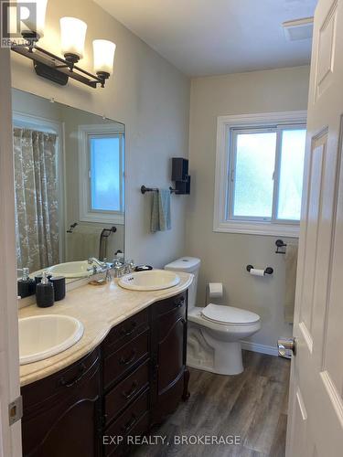 A & B - 185 Elm Street, Gananoque, ON - Indoor Photo Showing Bathroom