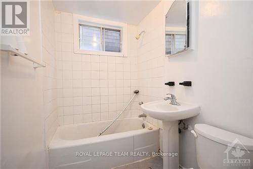 55 Glendale Avenue, Ottawa, ON - Indoor Photo Showing Bathroom