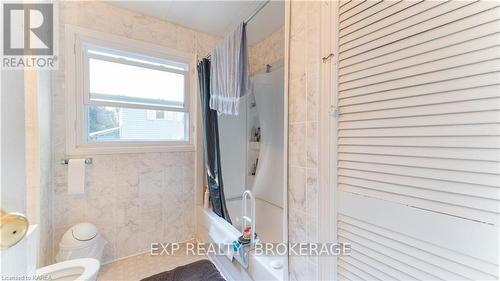 139 Lorne Avenue, Quinte West, ON - Indoor Photo Showing Bathroom