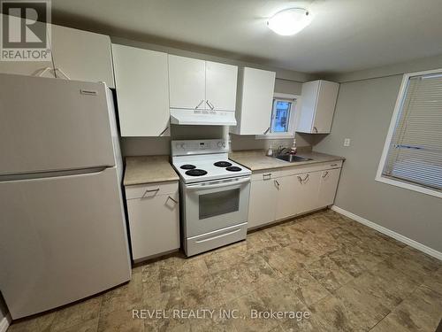 39 Maple Street N, Timmins (Tne - Central), ON - Indoor Photo Showing Kitchen